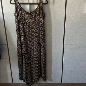 Beautiful embroidered dress with ruffle at hemline